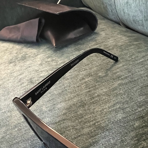 Authentic - Saint Laurent Sunglasses - Picture 5 of 10